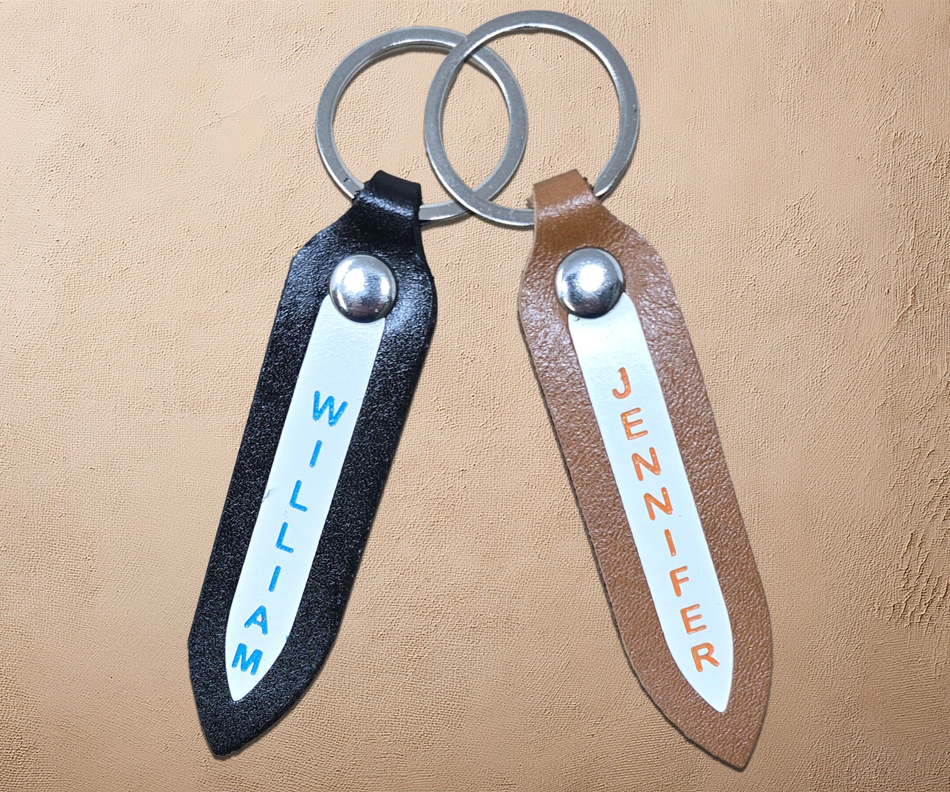 Exclusive Pitka Leather personalized arrow shape keychain